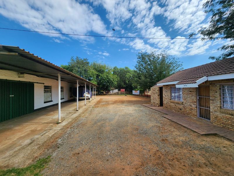 INDUSTRIAL PROPERTY FOR SALE IN STILFONTEIN EXT 3 - Photo 2