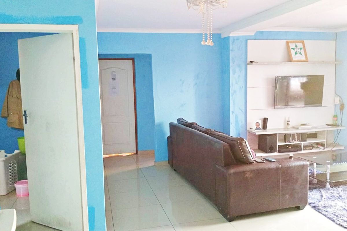 Beautiful 4-Bedroom Double-Storey Family Home - Photo 4