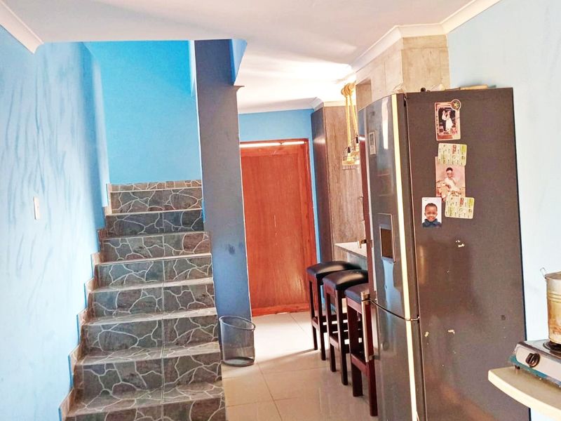 Beautiful 4-Bedroom Double-Storey Family Home - Photo 7