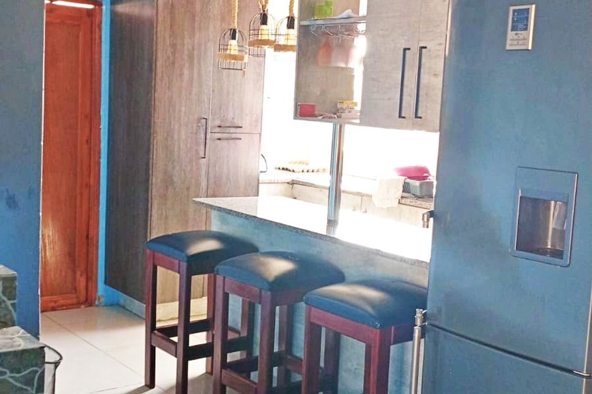 Beautiful 4-Bedroom Double-Storey Family Home - Photo 5