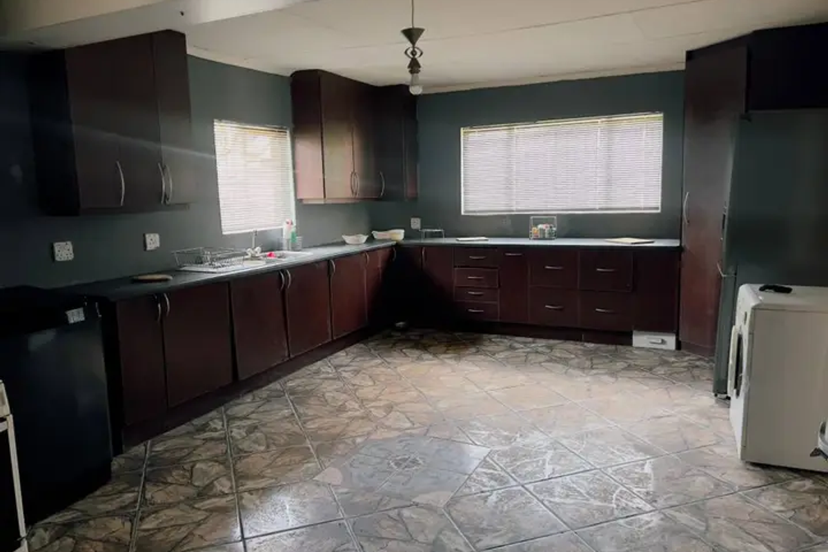 4 Bed House in Roosheuwel for Sale - Photo 3