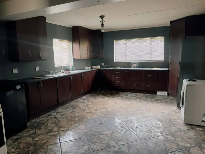 4 Bed House in Roosheuwel for Sale - Photo 3