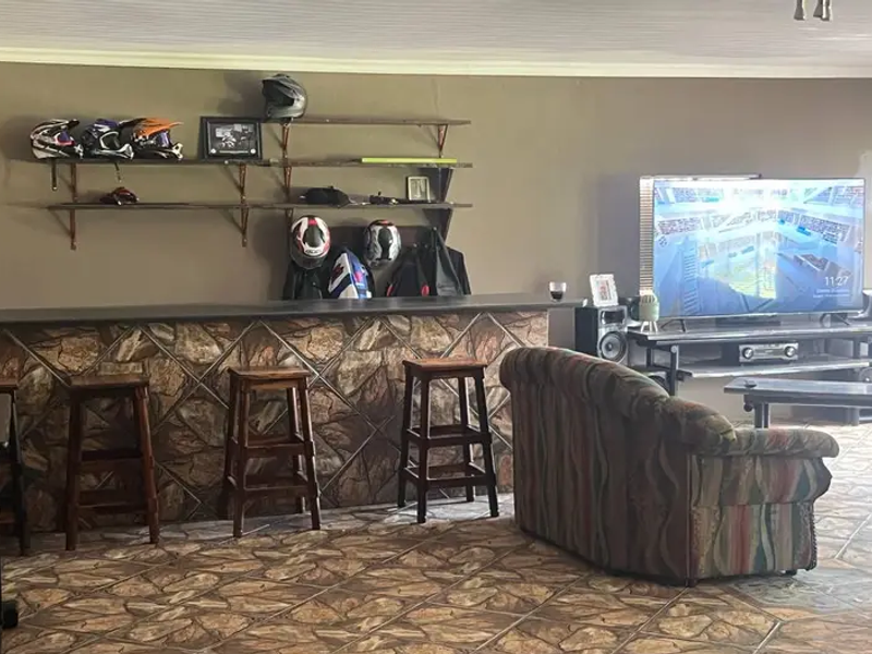 4 Bed House in Roosheuwel for Sale - Photo 7