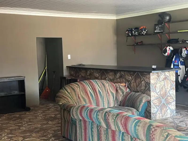 4 Bed House in Roosheuwel for Sale - Photo 8