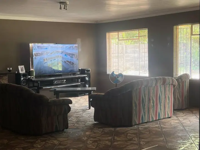 4 Bed House in Roosheuwel for Sale - Photo 5