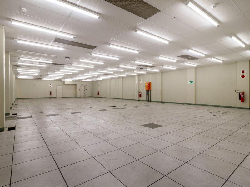 Versatile Commercial Building to Let in Prime CBD Location Ideal for Offices, Warehousing, Storage, or Residential Conversion Opportunity Rental excludes service fees, generator fee, water fee, and elevator service fee. - Photo 5