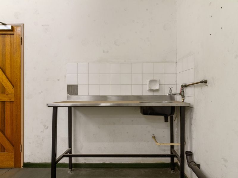 Versatile Commercial Building to Let in Prime CBD Location Ideal for Offices, Warehousing, Storage, or Residential Conversion Opportunity Rental excludes service fees, generator fee, water fee, and elevator service fee. - Photo 10