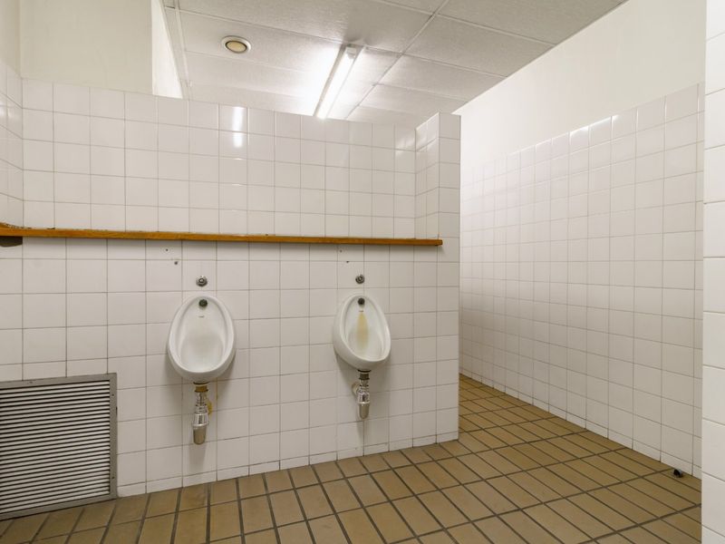 Versatile Commercial Building to Let in Prime CBD Location Ideal for Offices, Warehousing, Storage, or Residential Conversion Opportunity Rental excludes service fees, generator fee, water fee, and elevator service fee. - Photo 3