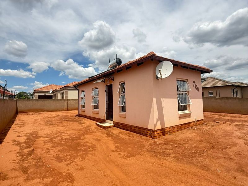 Charming 3-Bedroom, 1-Bathroom Home – Move-In Ready! - Photo 3