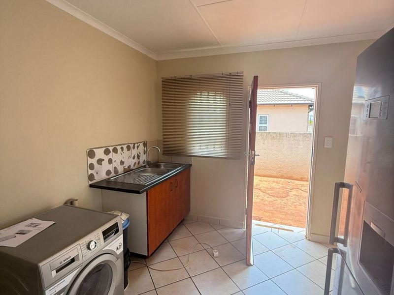 Charming 3-Bedroom, 1-Bathroom Home – Move-In Ready! - Photo 9