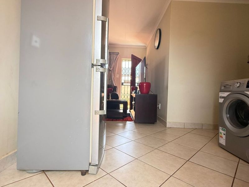 Charming 3-Bedroom, 1-Bathroom Home – Move-In Ready! - Photo 8