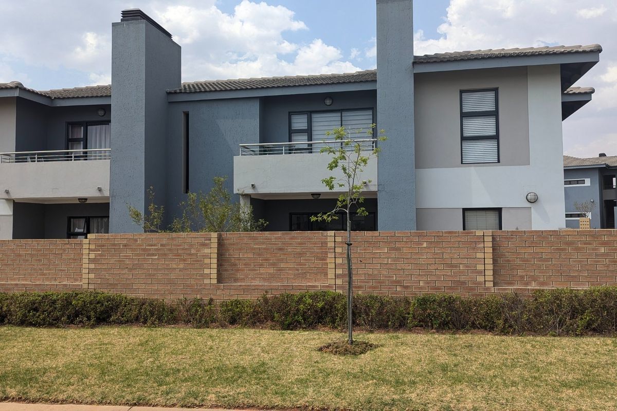 Charming 2-Bed Ground Floor Apartment with Private Garden – Thatchfield Ridge - Photo 2