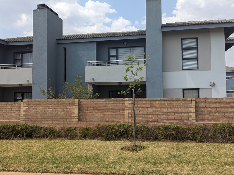 Charming 2-Bed Ground Floor Apartment with Private Garden – Thatchfield Ridge - Photo 2