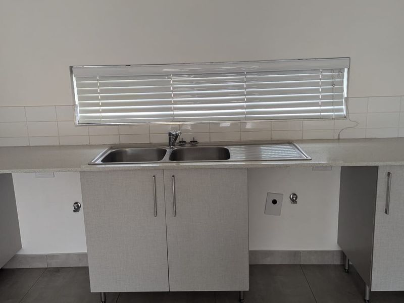 Charming 2-Bed Ground Floor Apartment with Private Garden – Thatchfield Ridge - Photo 7