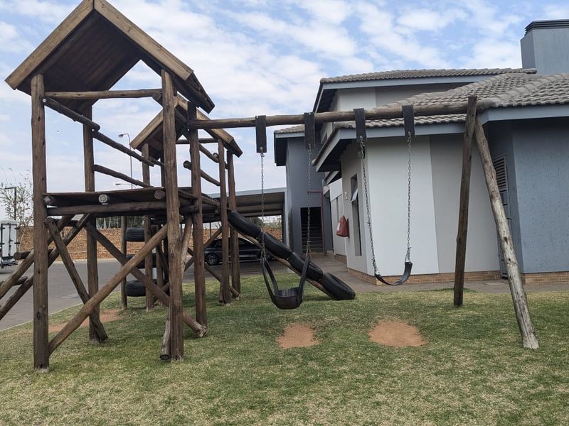 Charming 2-Bed Ground Floor Apartment with Private Garden – Thatchfield Ridge - Photo 6