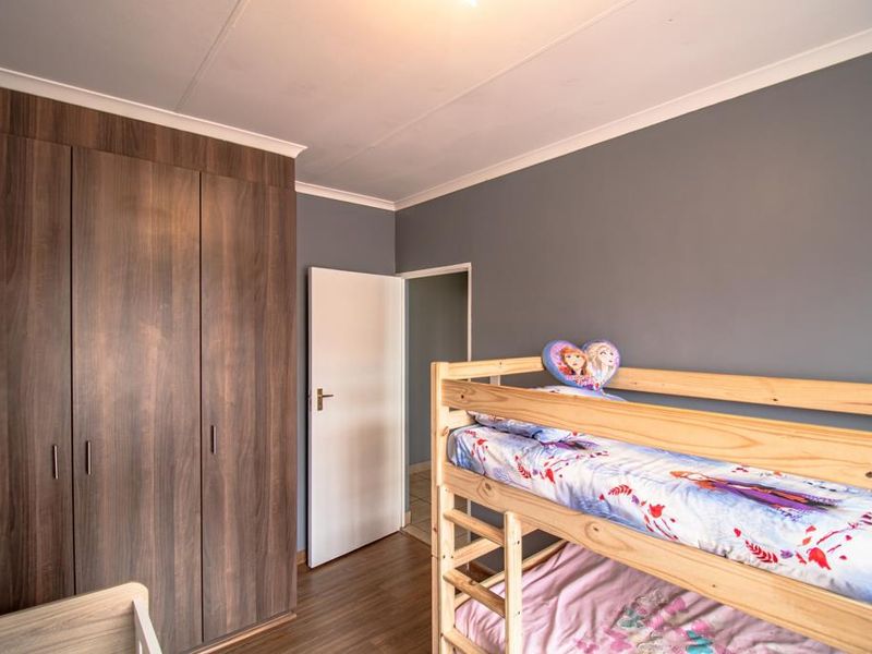 3 Bedroom 2 Bathroom Townhouse for Sale - Photo 10