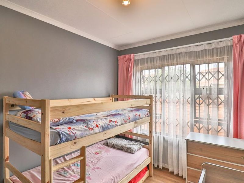 3 Bedroom 2 Bathroom Townhouse for Sale - Photo 9