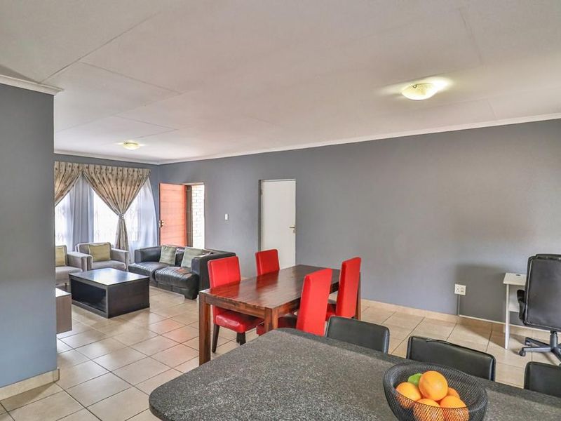 3 Bedroom 2 Bathroom Townhouse for Sale - Photo 7