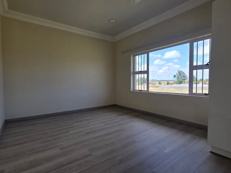 Spacious 2-Bedroom Flat To Rent in Meiringspark  - Photo 9