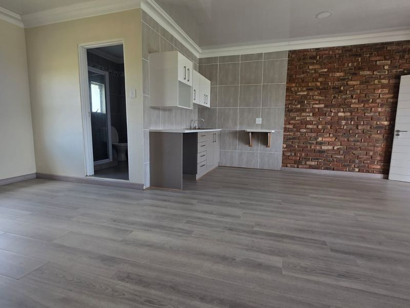 Spacious 2-Bedroom Flat To Rent in Meiringspark  - Photo 4