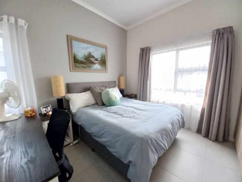 A Refined Residence of Modern Luxury with Inverter and Gas in the Prestigious Fish Eagle View Estate - Photo 10