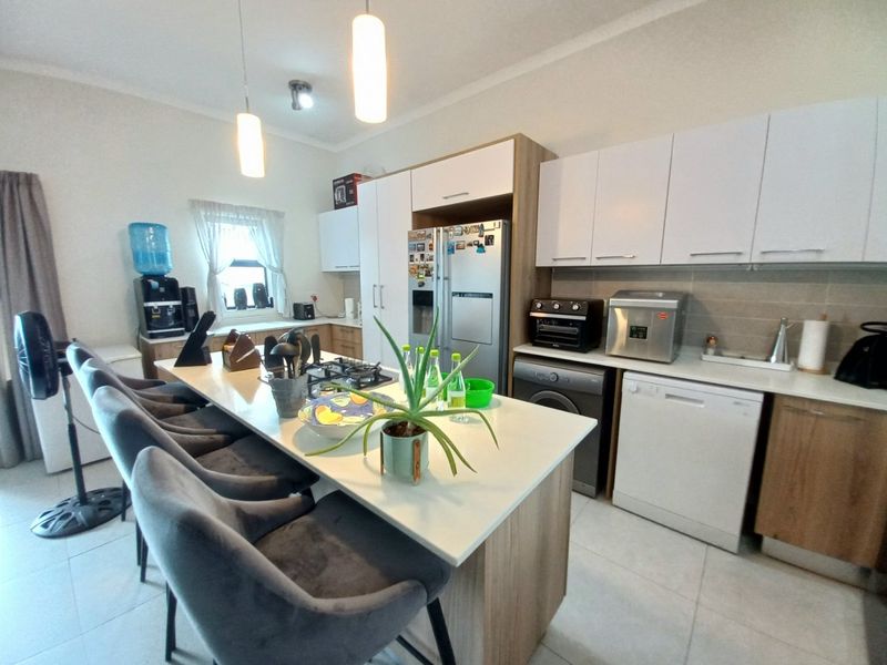 A Refined Residence of Modern Luxury with Inverter and Gas in the Prestigious Fish Eagle View Estate - Photo 6