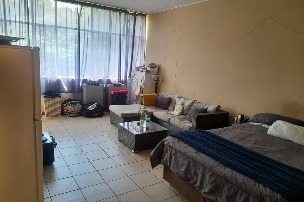 1 Bedroom Apartment for Sale in Apartment - Photo 3