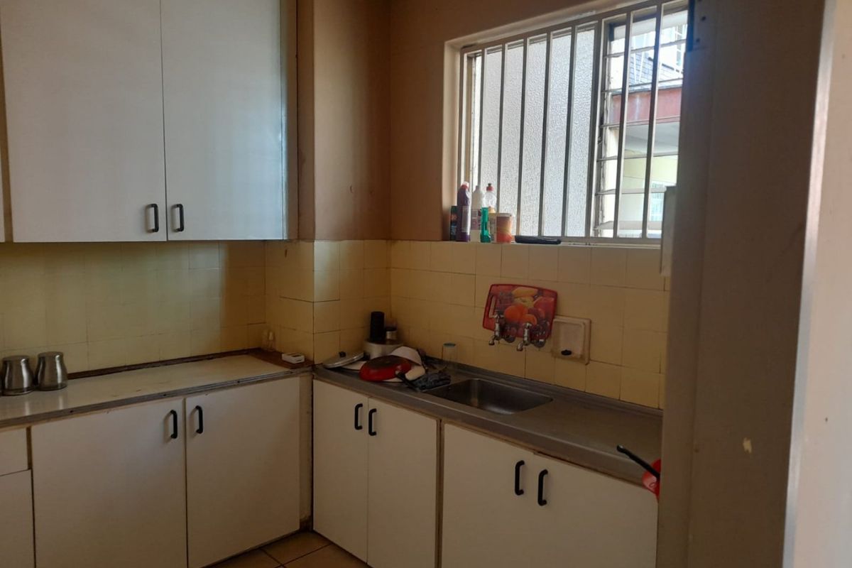 Arcadia 2-Bed Flat With Big Living Space - Photo 4