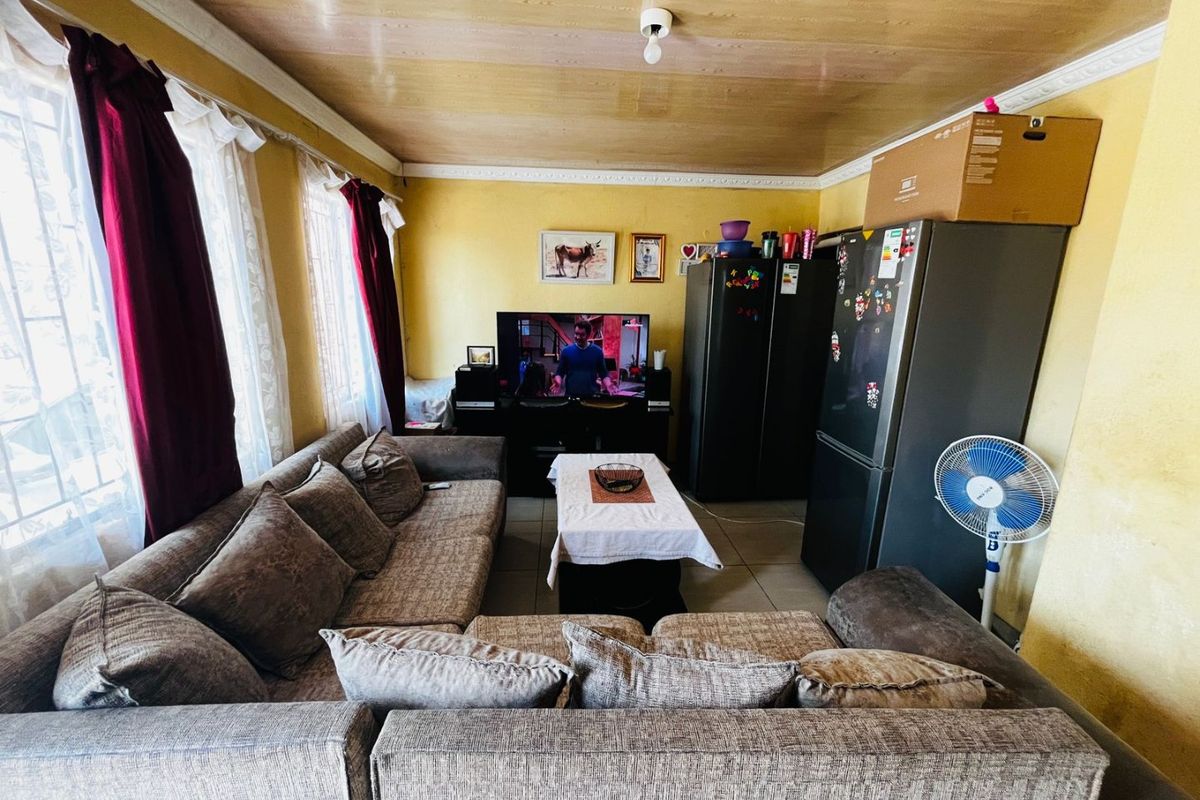 5-Bedroom Investment Property for Sale – Maokeng Section Ext 1, Tembisa - Photo 2