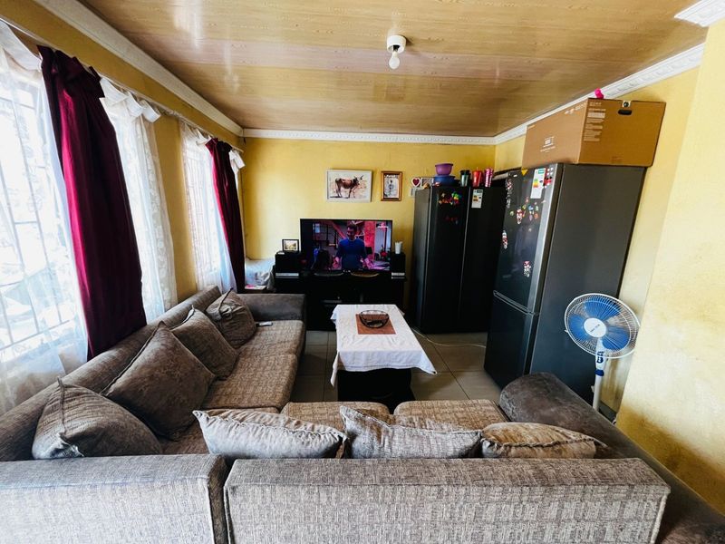 5-Bedroom Investment Property for Sale – Maokeng Section Ext 1, Tembisa - Photo 2