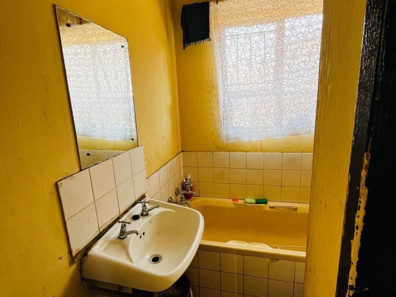 5-Bedroom Investment Property for Sale – Maokeng Section Ext 1, Tembisa - Photo 10