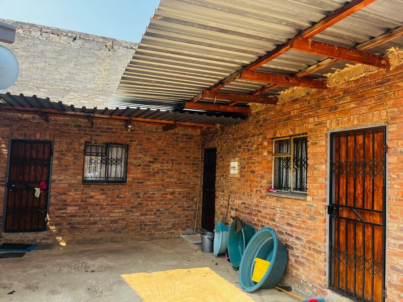 5-Bedroom Investment Property for Sale – Maokeng Section Ext 1, Tembisa - Photo 7