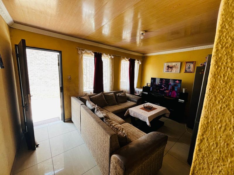 5-Bedroom Investment Property for Sale – Maokeng Section Ext 1, Tembisa - Photo 6