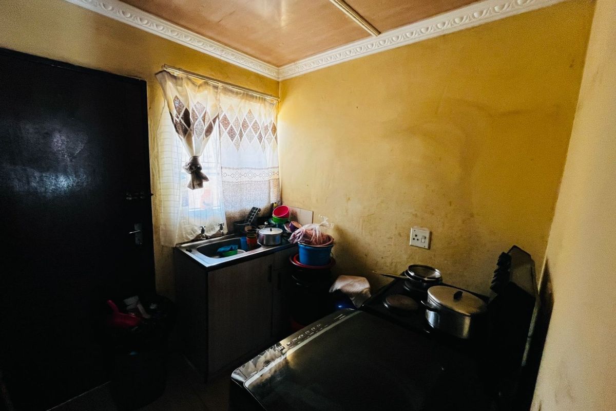 5-Bedroom Investment Property for Sale – Maokeng Section Ext 1, Tembisa - Photo 4