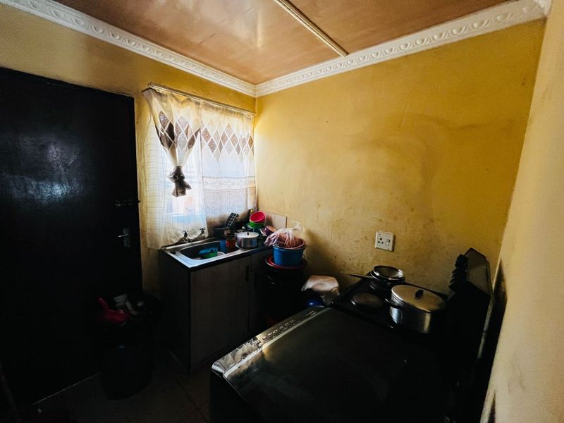 5-Bedroom Investment Property for Sale – Maokeng Section Ext 1, Tembisa - Photo 4