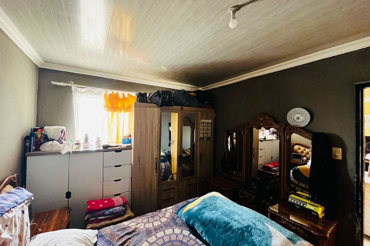 5-Bedroom Investment Property for Sale – Maokeng Section Ext 1, Tembisa - Photo 3