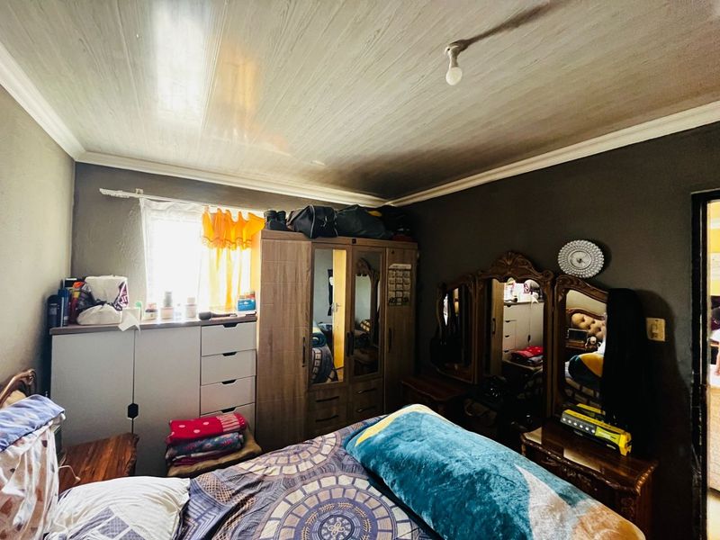 5-Bedroom Investment Property for Sale – Maokeng Section Ext 1, Tembisa - Photo 3