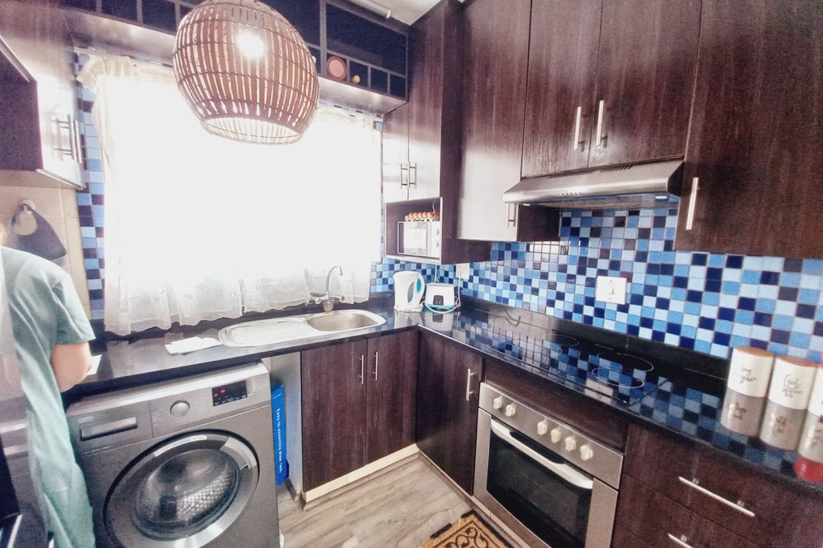 Well Priced 2 Bedroom, 2 Bathroom Apartment in Edenglen – The Perfect Opportunity to Stop Renting and Start Owning - Photo 5