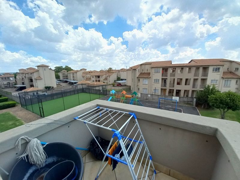 Well Priced 2 Bedroom, 2 Bathroom Apartment in Edenglen – The Perfect Opportunity to Stop Renting and Start Owning - Photo 9