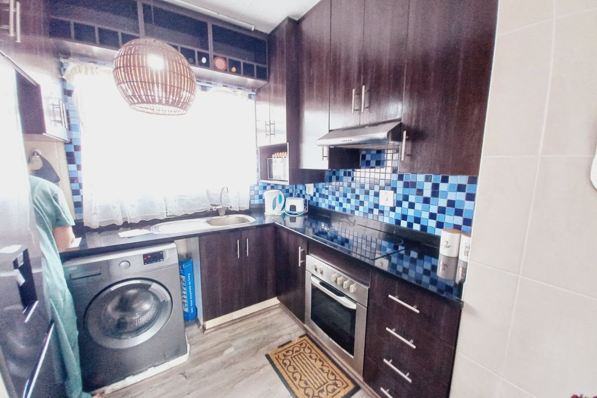 Well Priced 2 Bedroom, 2 Bathroom Apartment in Edenglen – The Perfect Opportunity to Stop Renting and Start Owning - Photo 4