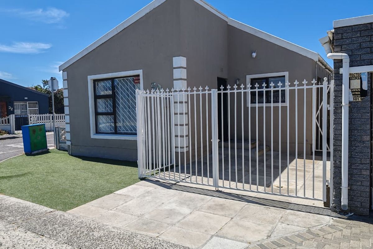 Free Standing Corner Plot 3 Bedroom House For Sale In Strandfontein  - Photo 5