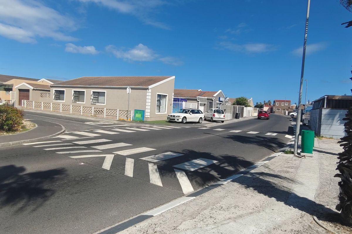 Free Standing Corner Plot 3 Bedroom House For Sale In Strandfontein  - Photo 2