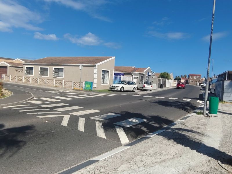 Free Standing Corner Plot 3 Bedroom House For Sale In Strandfontein  - Photo 2