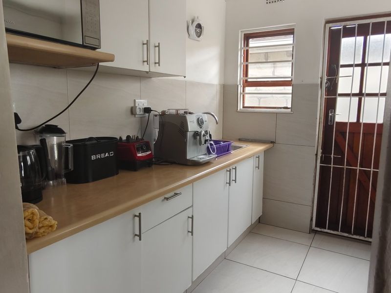 Free Standing Corner Plot 3 Bedroom House For Sale In Strandfontein  - Photo 10