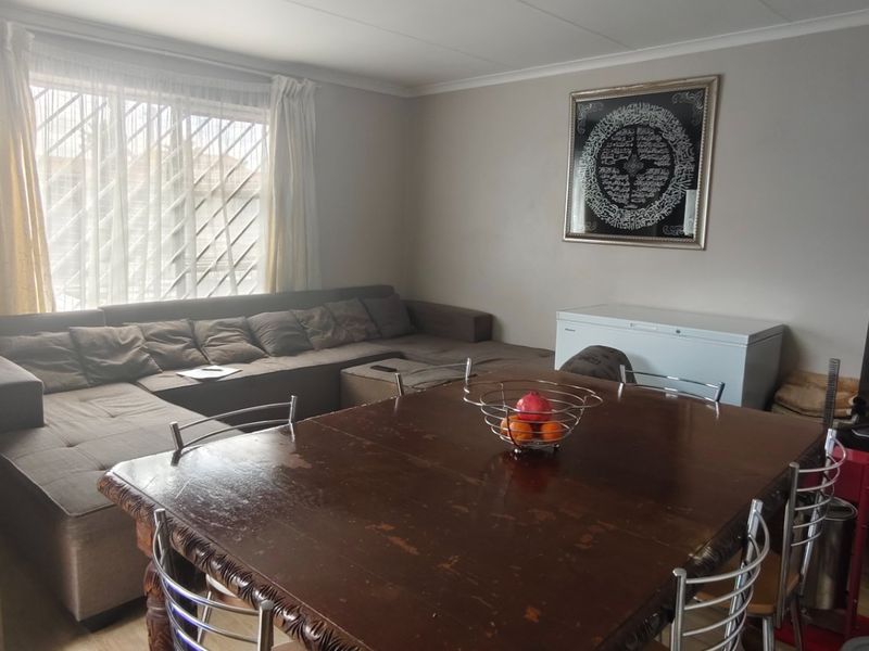 Free Standing Corner Plot 3 Bedroom House For Sale In Strandfontein  - Photo 8