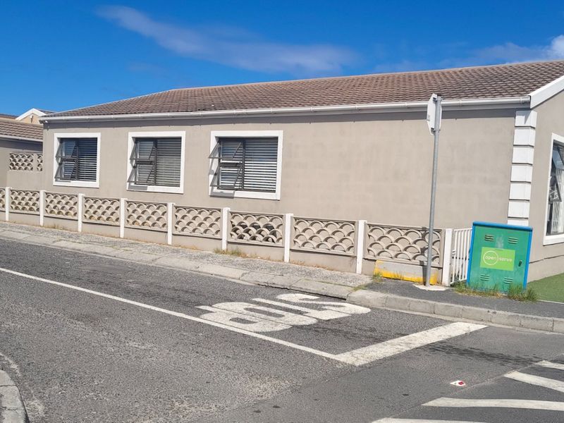 Free Standing Corner Plot 3 Bedroom House For Sale In Strandfontein  - Photo 6