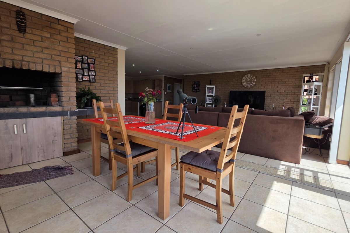 Large House... Flatlet... Home Office... Beautiful Ocean Views !!! - Photo 5