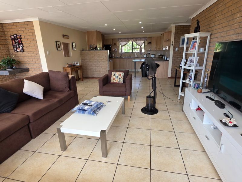 Large House... Flatlet... Home Office... Beautiful Ocean Views !!! - Photo 7