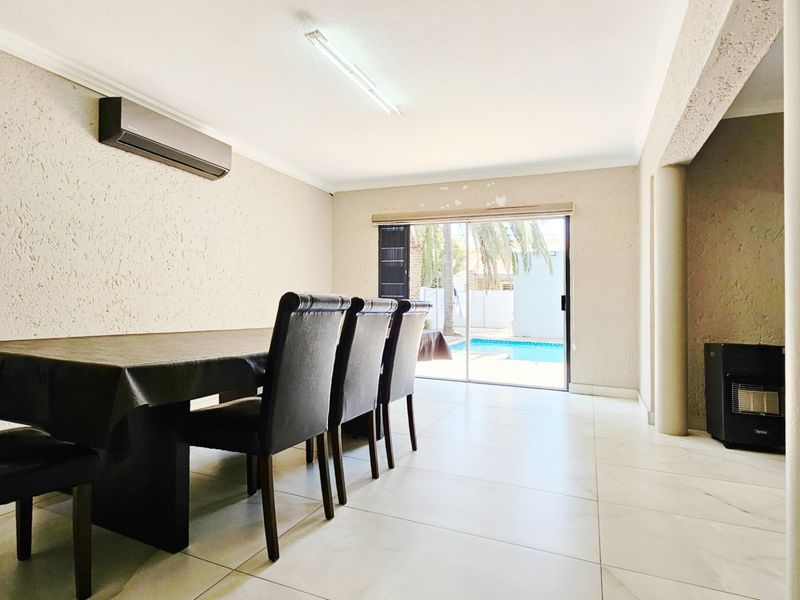 Two opulent homes in Arcon Park. - Photo 6