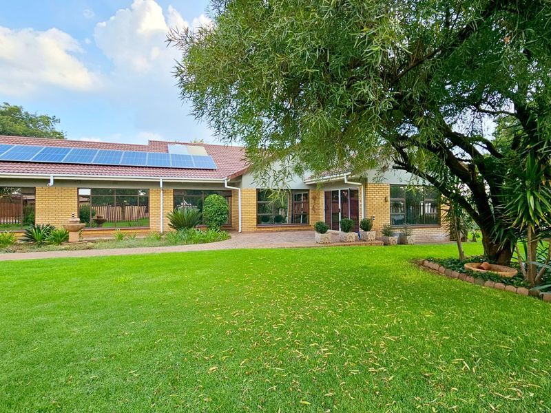 A state-of-the-art property in Three Rivers East. - Photo 5